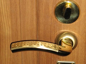 Замена дверной ручки входной двери в Новосибирске