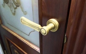 Установка дверной ручки в Новосибирске
