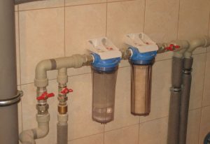 Установка проточного фильтра для воды в Новосибирске